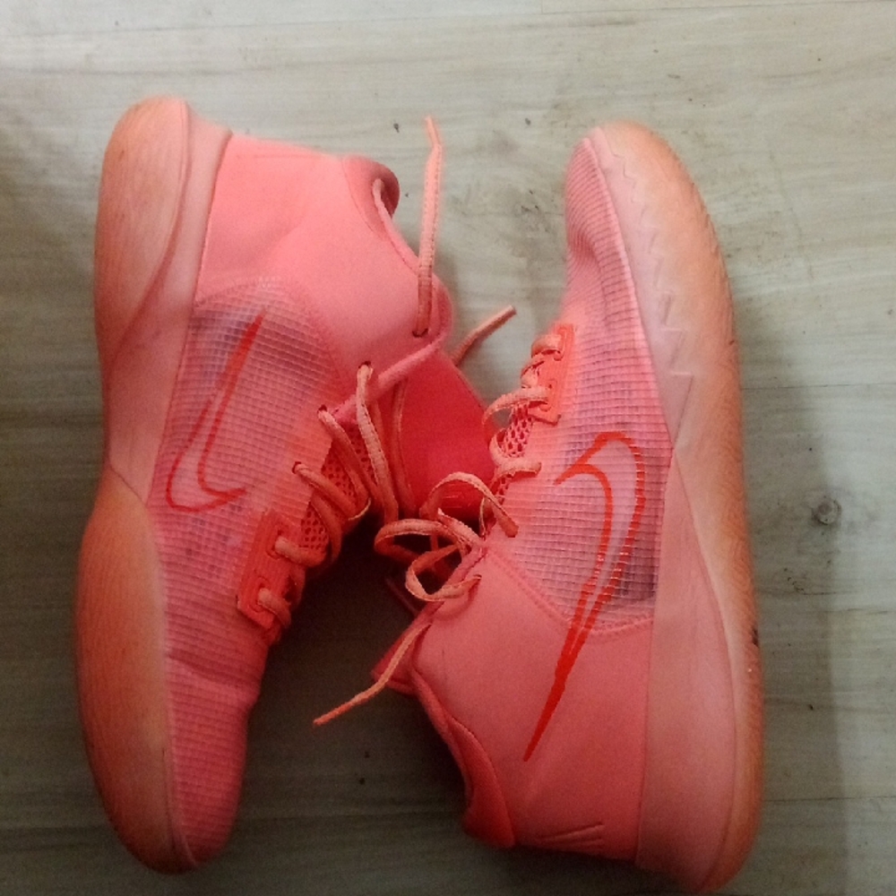 Kyrie 4 Flytrap EP "CRIMSON PULSE" - image 3